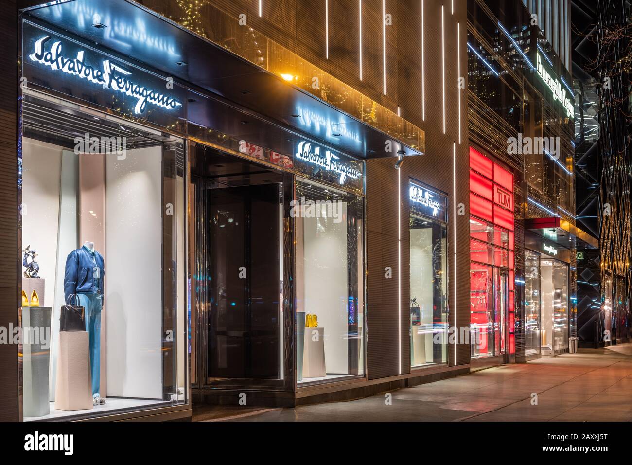 Shops on Michigan Avenue at night Stock Photo Alamy
