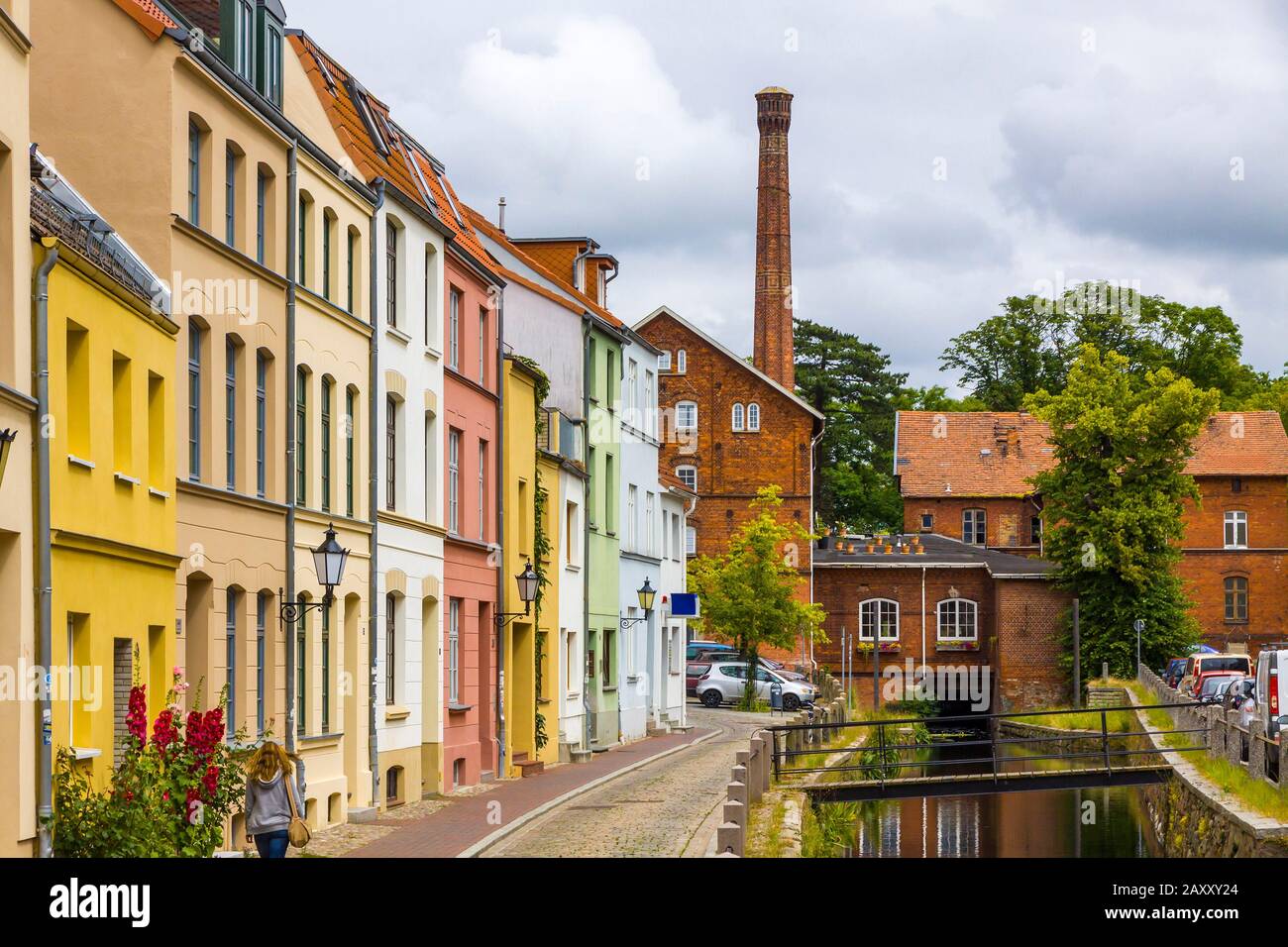 On the streets of Wismar old town. Colorful houses along the canal of Grube river, Wismar city, Mecklenburg-Vorpommern state, Germany Stock Photo