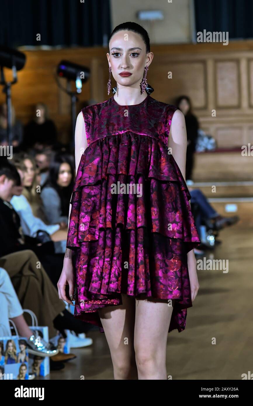 gastheer Voorbijganger lucht Karen millen fashion show hi-res stock photography and images - Page 2 -  Alamy