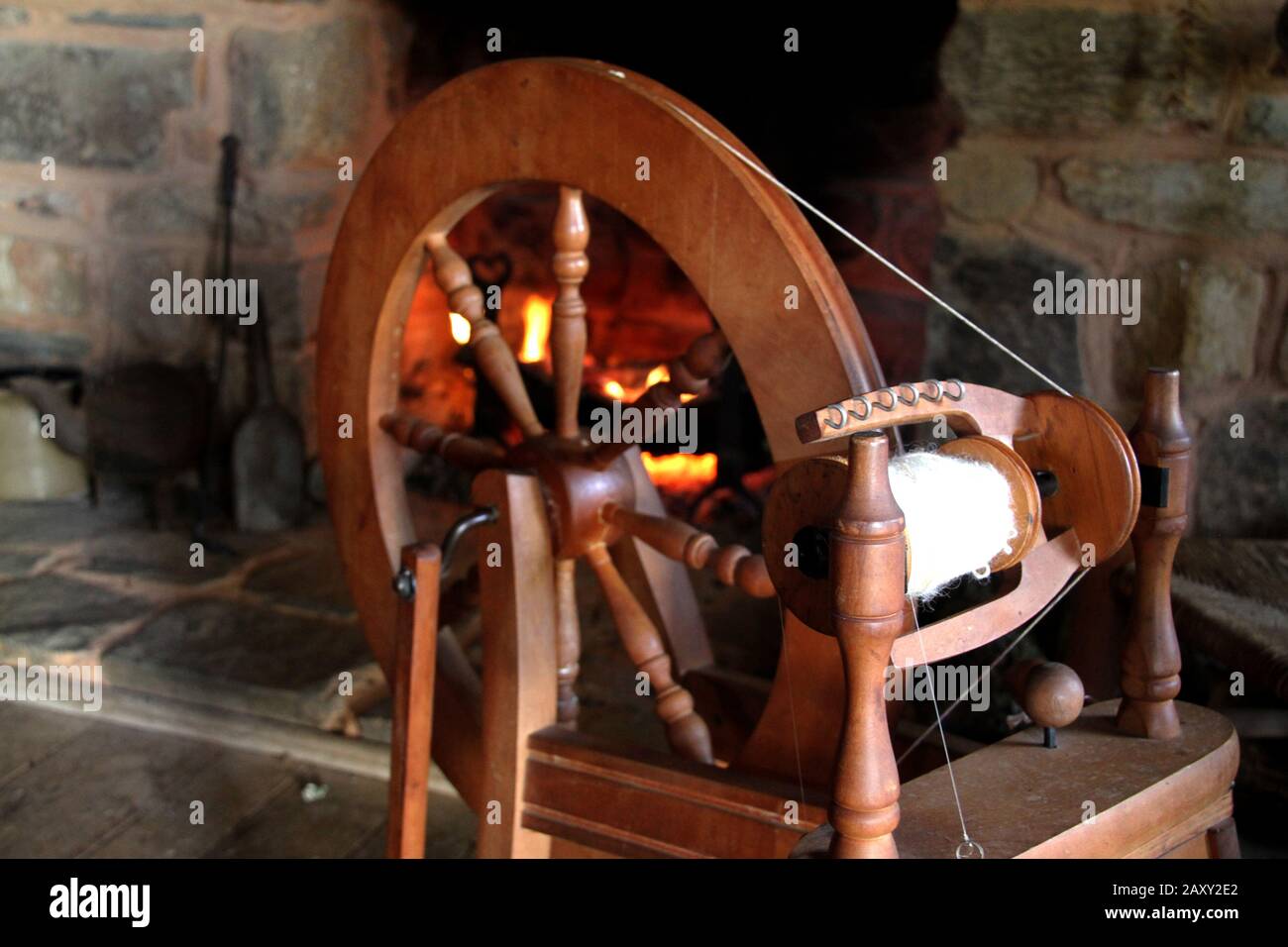 Old spinning wheel stock photo. Image of knitting, machine - 20086032