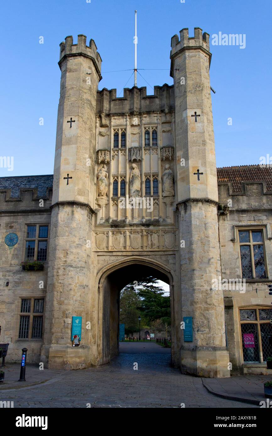 Gatehouse entrance to Bishop's Palace, Wells, Somerset, England Stock Photo