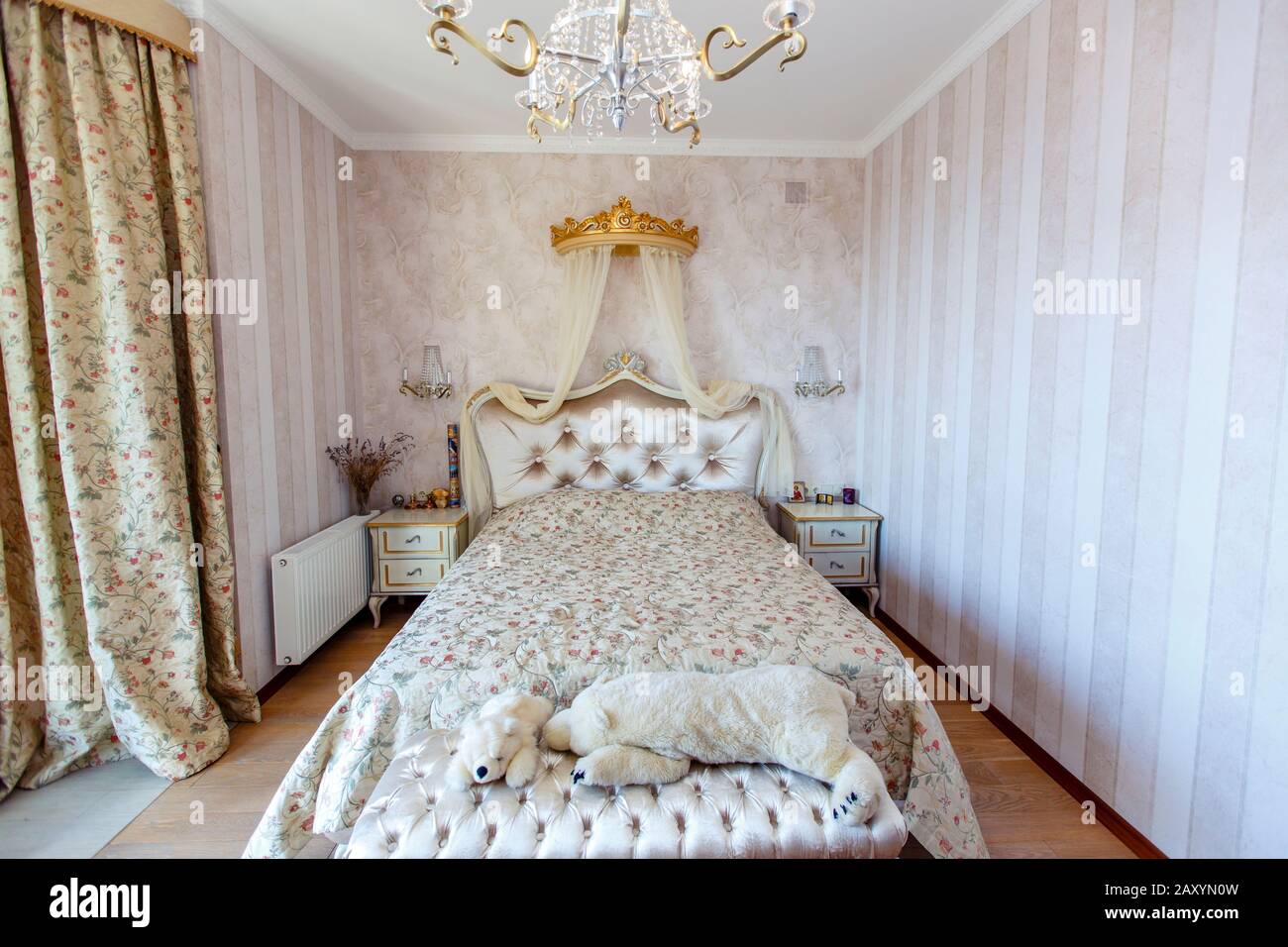 Elegant Royal white bedroom with a large double bed. White Carved back with  a small canopy, white bedside tables with curved legs. Light striped Wallp  Stock Photo - Alamy, image size:1300x956