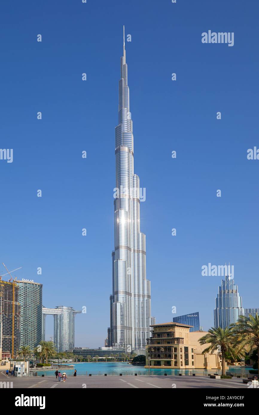 DUBAI, UNITED ARAB EMIRATES - NOVEMBER 19, 2019: Burj Khalifa skyscraper, artificial lake and modern buildings in a sunny day Stock Photo