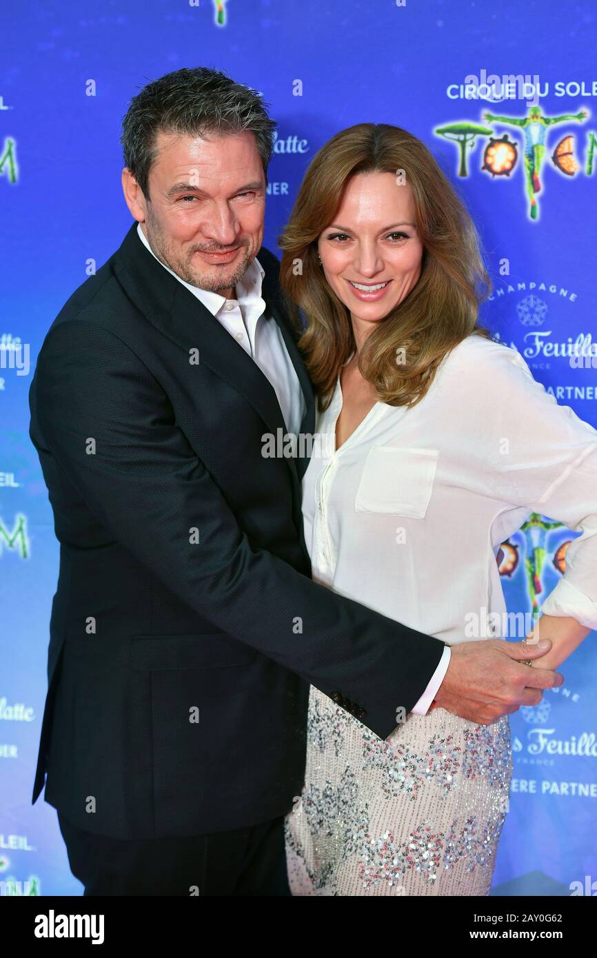 Dieter BACH (actor), Viola WEDEKIND (actress). Red carpet, red carpet, arrival. TOTEM by Cirque du Soleil, on February 13th, 2020 in Munich, | usage worldwide Stock Photo