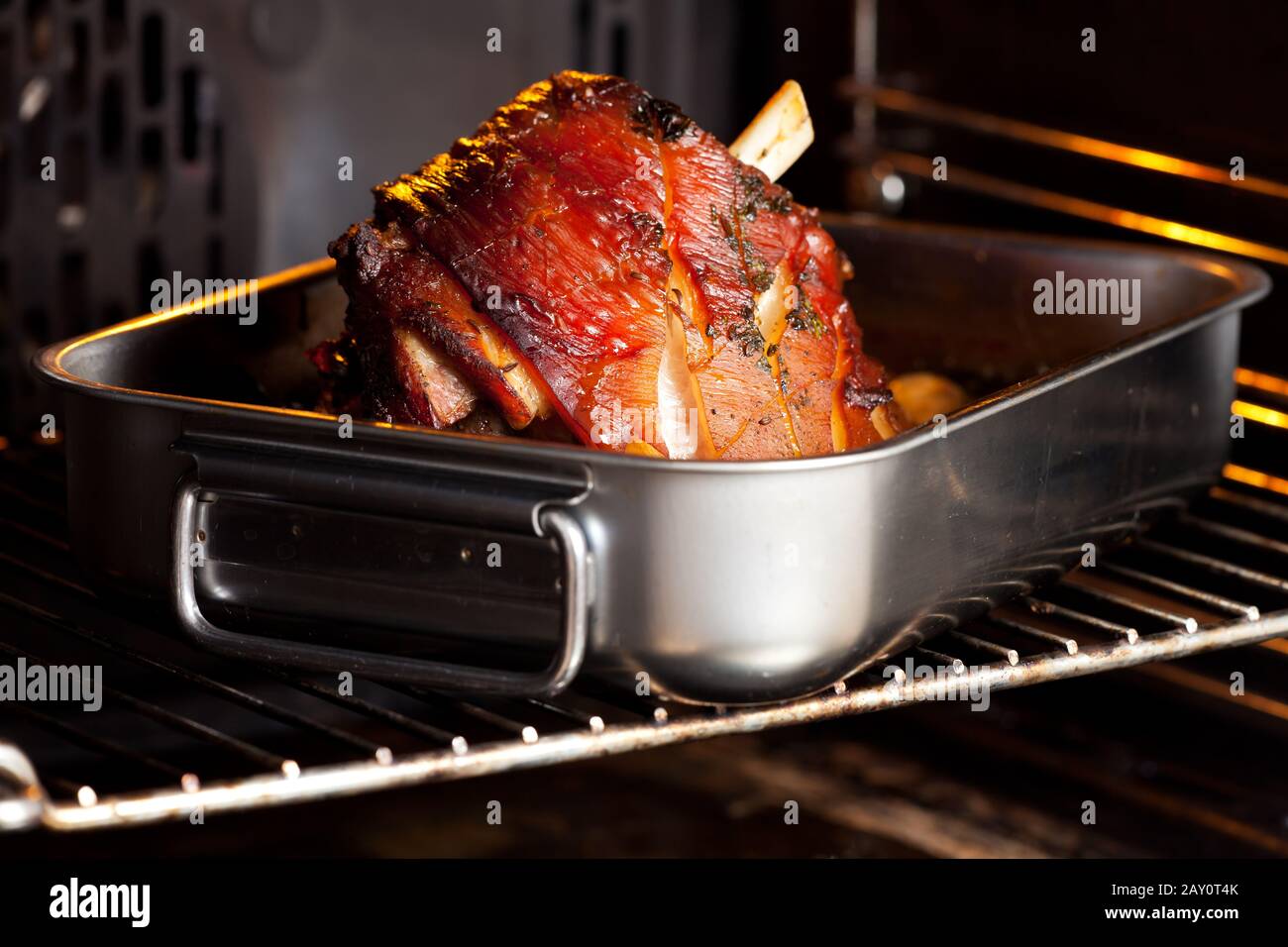 Schweinshaxe im ofen hi-res stock photography and images - Alamy