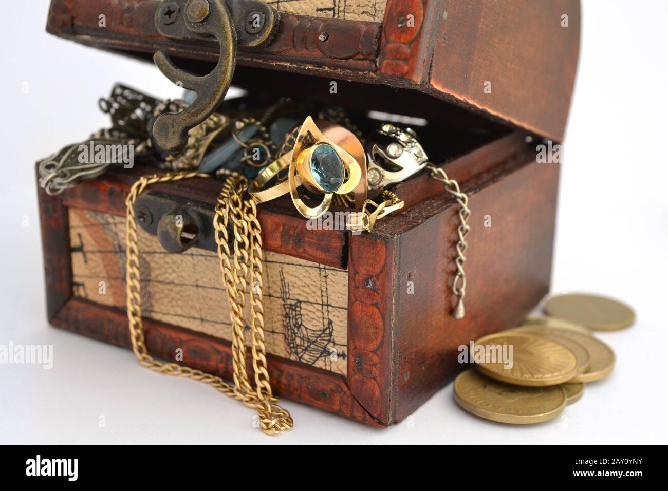 Open treasure chest gem hires stock photography and images Alamy