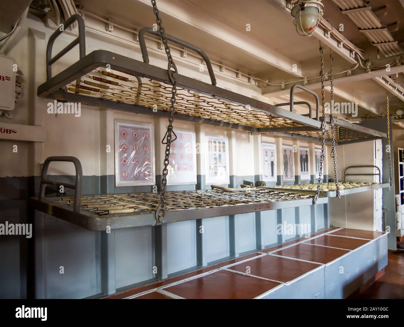 Navy ship bunk beds hires stock photography and images Alamy
