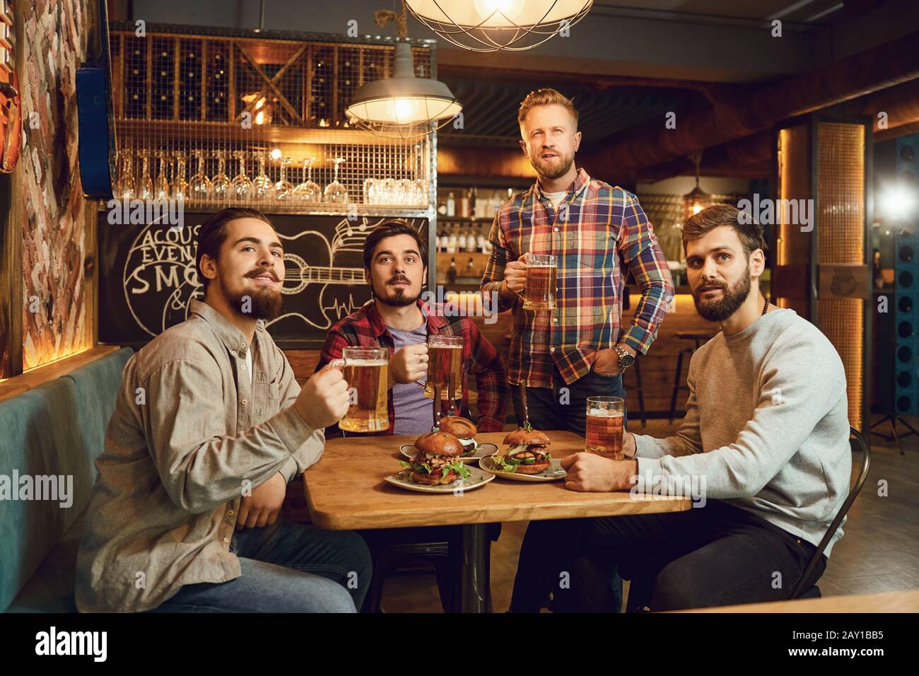 Male sports fan in a bar hi-res stock photography and images - Alamy