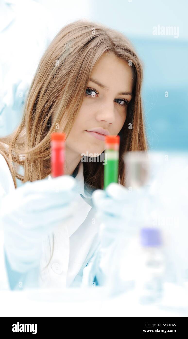 Test tube in lab hi-res stock photography and images - Alamy