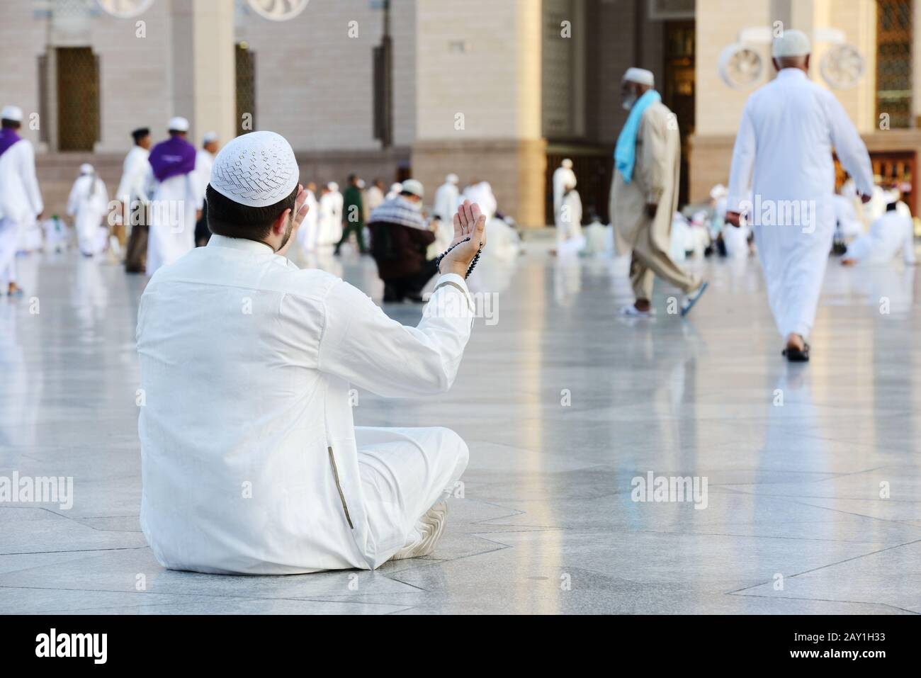 Muslim prayer at holy mosque Stock Photo - Alamy