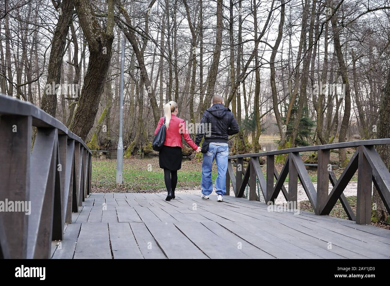 Walking park summer couple hi-res stock photography and images - Alamy