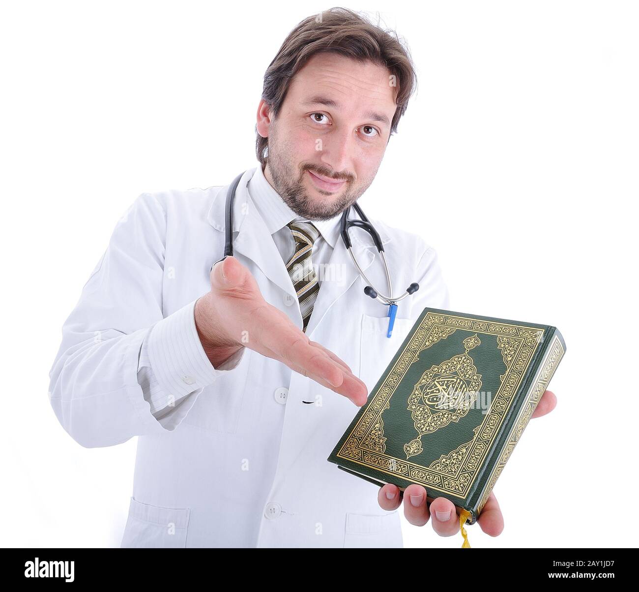 Врач мусульман. Доктор мусульманин. Медики мусульмане. Доктор куран. Профессор мусульманин.
