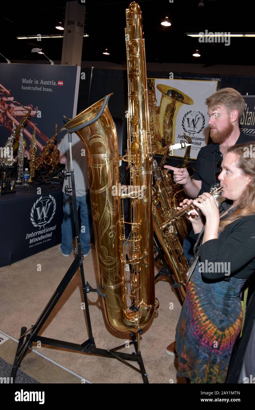 mMODEL WEARING SOLID PURPLE DRESS Stock Photo