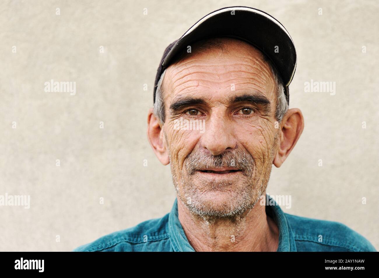 Portrait old man hat hi-res stock photography and images - Alamy