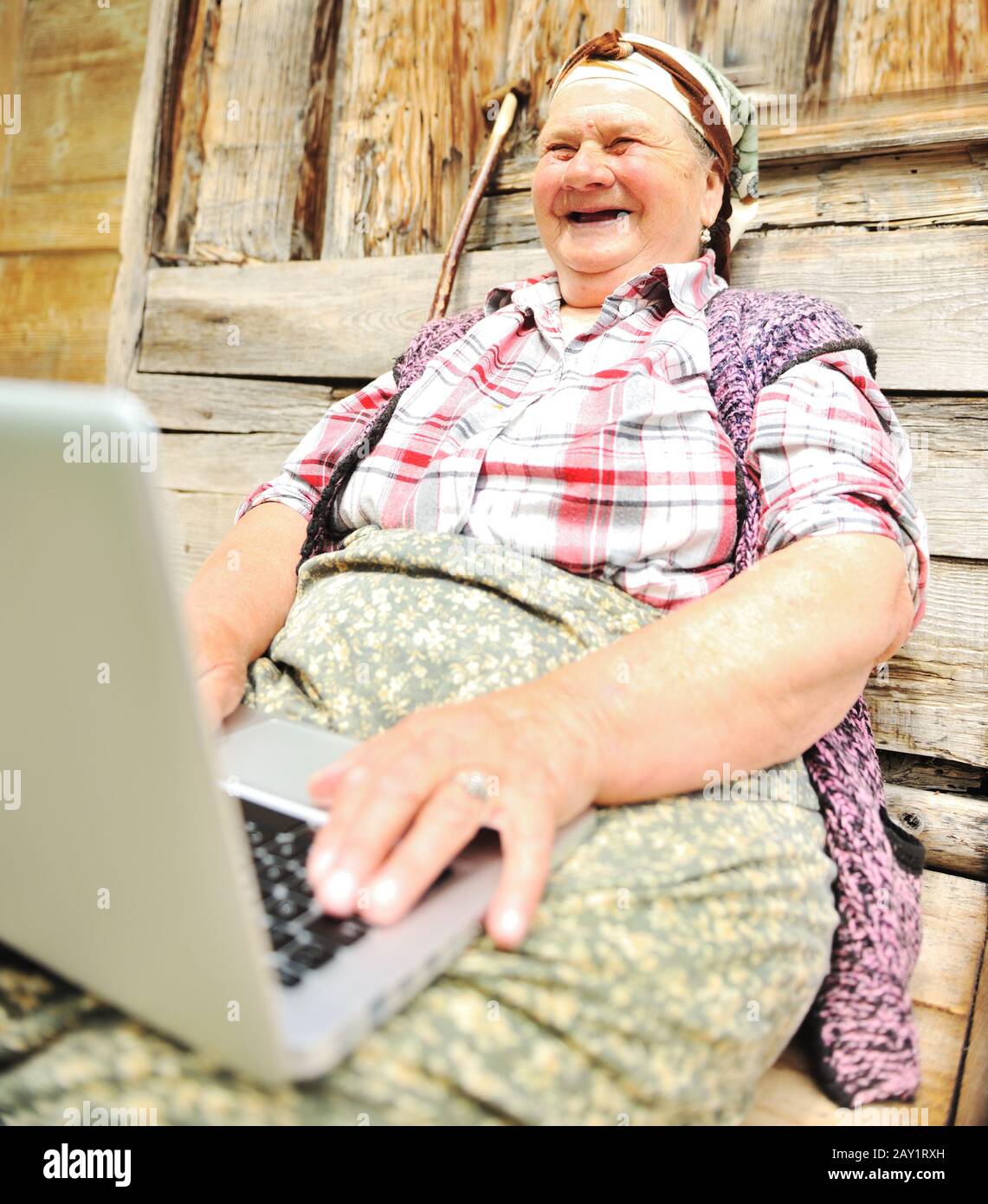 Beautiful older woman full length hi-res stock photography and images ...