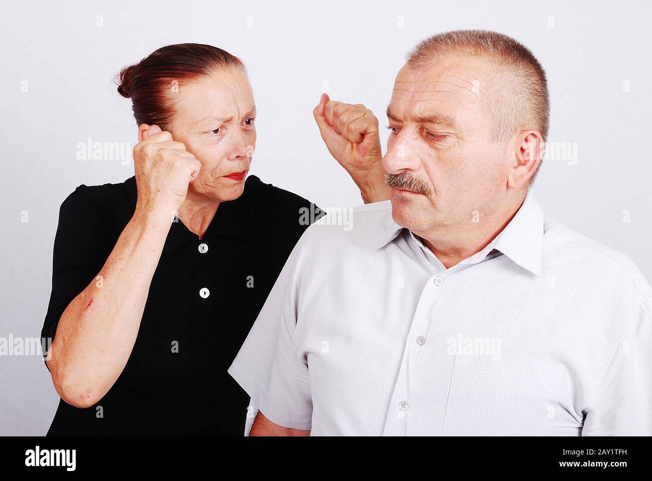 Агрессия у пожилых людей. Агрессия у пожилых. Агрессия у пожилых людей. Депрессия у стариков. Сара рабинович.