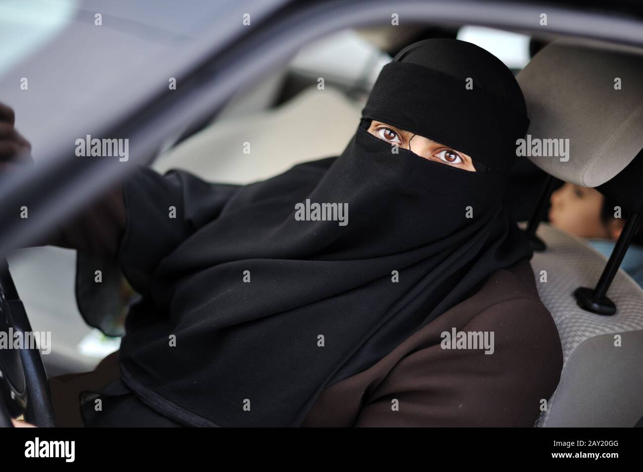 Muslim middle eastern female driver wearing veil Stock Photo Alamy