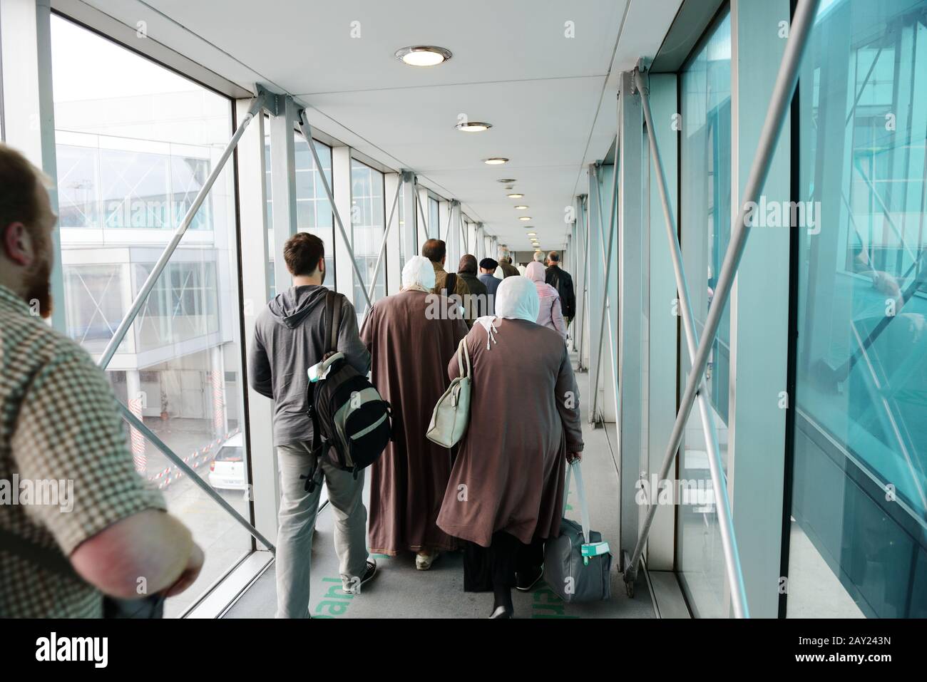 Passengers airport hi-res stock photography and images - Alamy