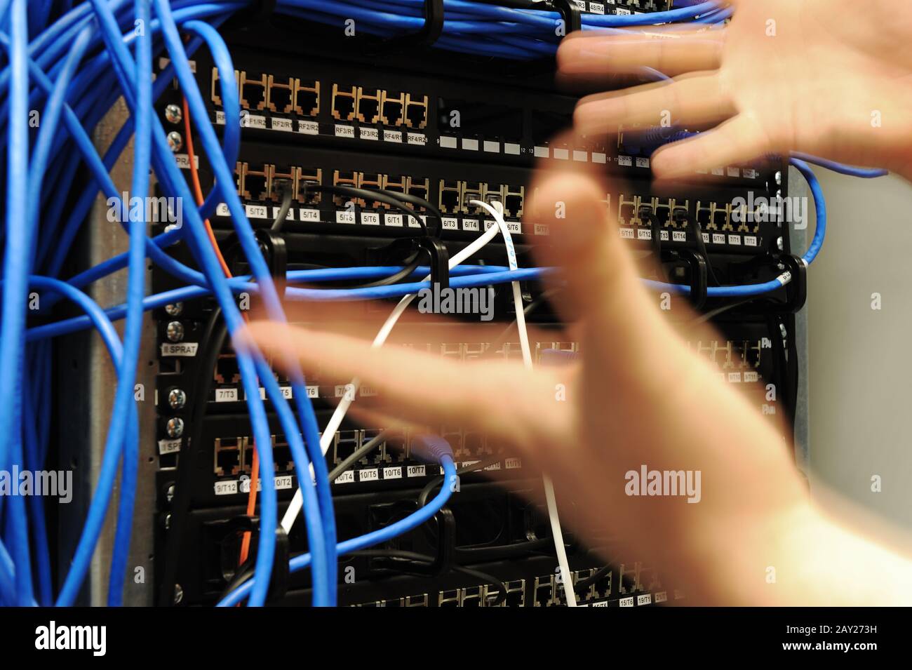Server room cables chaos hi-res stock photography and images - Alamy