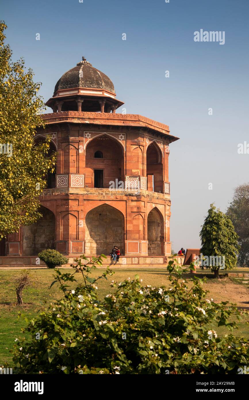 India, Uttar Pradesh, New Delhi, Purana Qila, Old Mughal-era Fort, Sher Mandal, octagonal pavillion built in 1541 by Sher Shah Sur Stock Photo