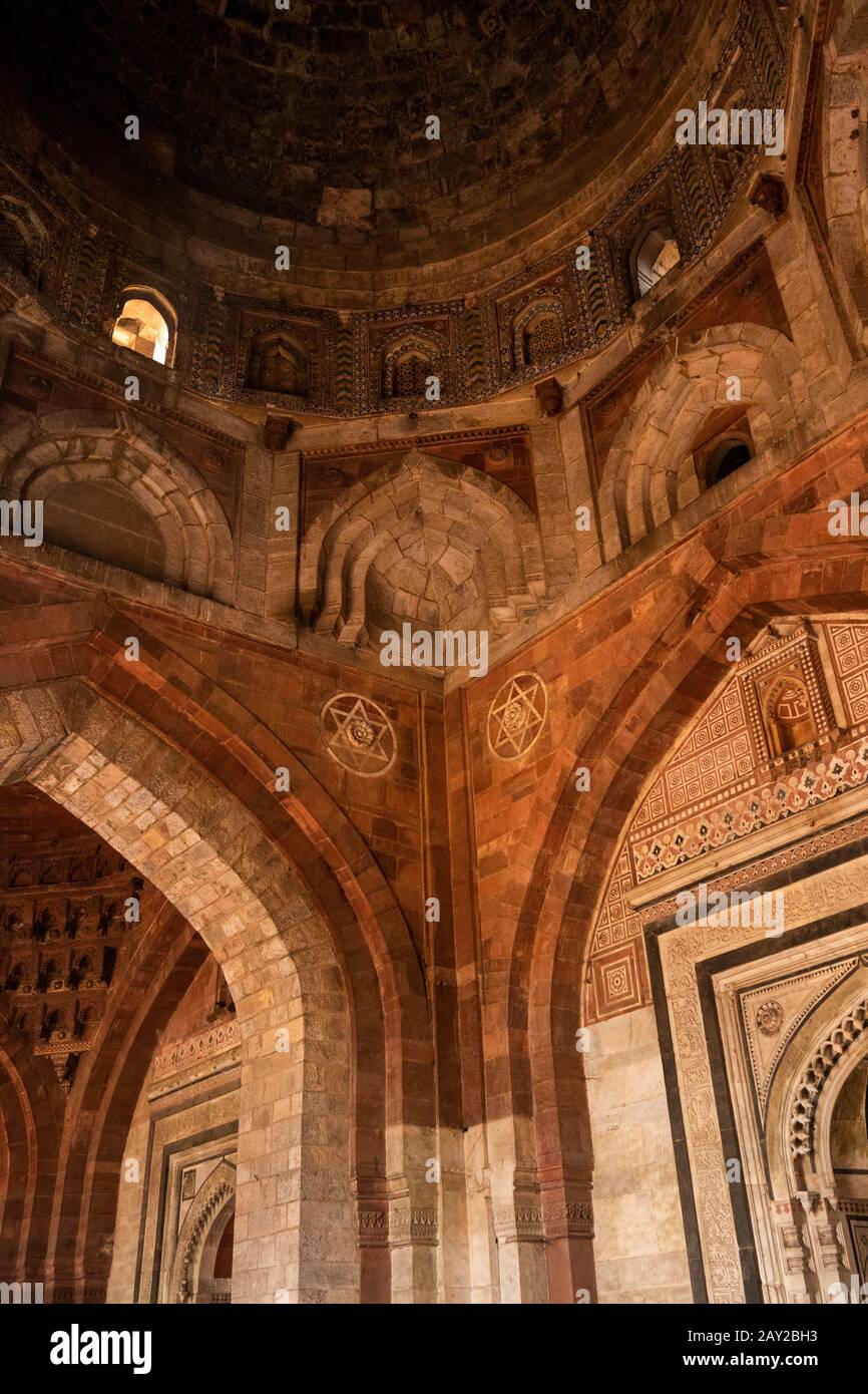 India, Uttar Pradesh, New Delhi, Purana Qila, Old Mughal-era Fort, Qila-e-Kuhna Masjid, Mosque built by Sher Shah Sur in 1541, Prayer Hall domed roof Stock Photo