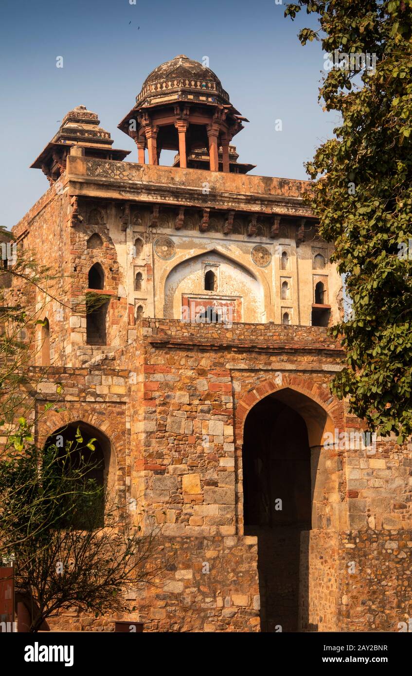 India, Uttar Pradesh, New Delhi, Purana Qila, Old Mughal-era Fort, Talaaqi Darwaza, 17 metre high northern gate Stock Photo