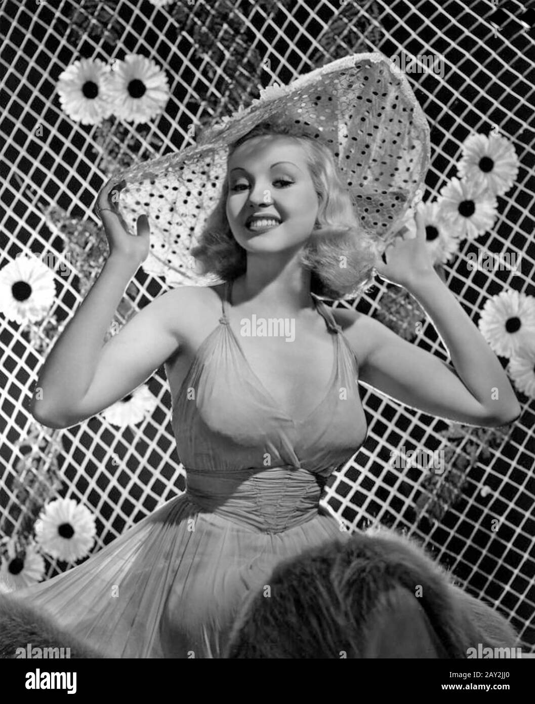 BETTY GRABLE (1916-1973) American film actress about 1940 Stock Photo