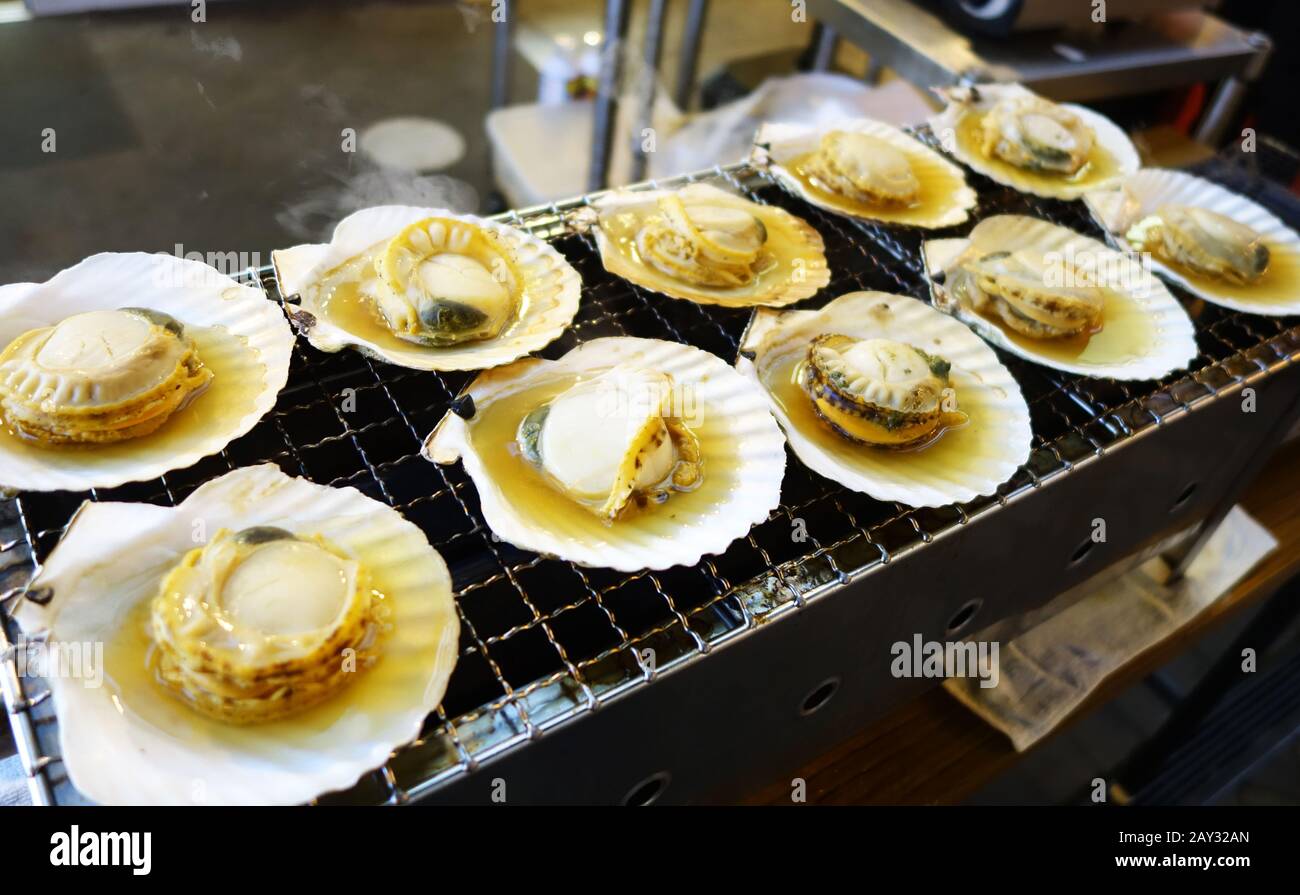 Cooking scallops on the grill Stock Photo Alamy