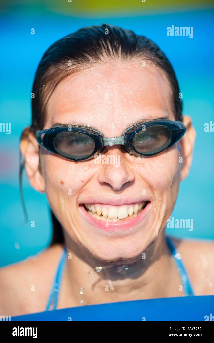 Women swimming pool diving hi-res stock photography and images - Alamy