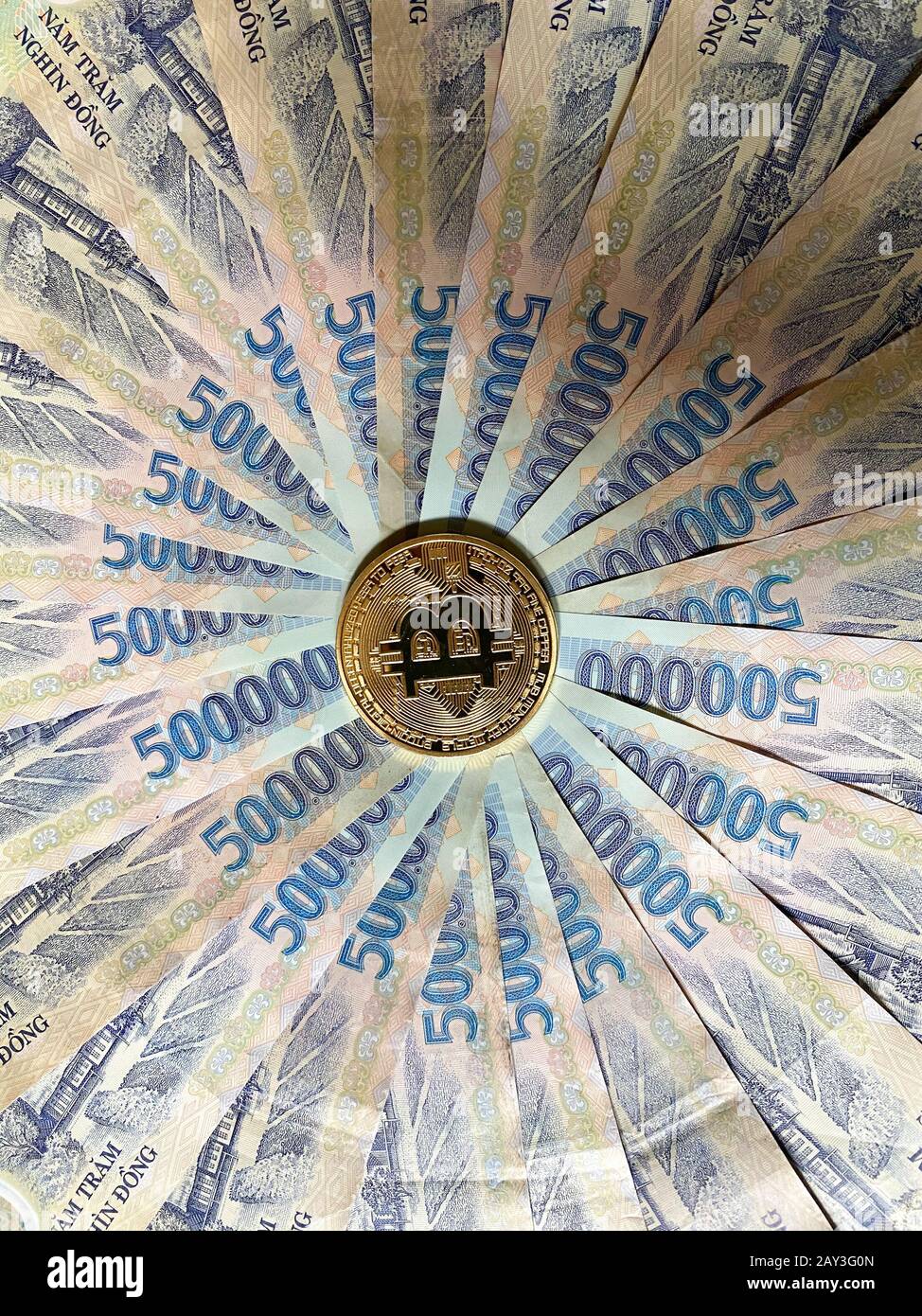 A golden bitcoin on Vietnamese billnotes (500,000 VND) background Stock  Photo - Alamy