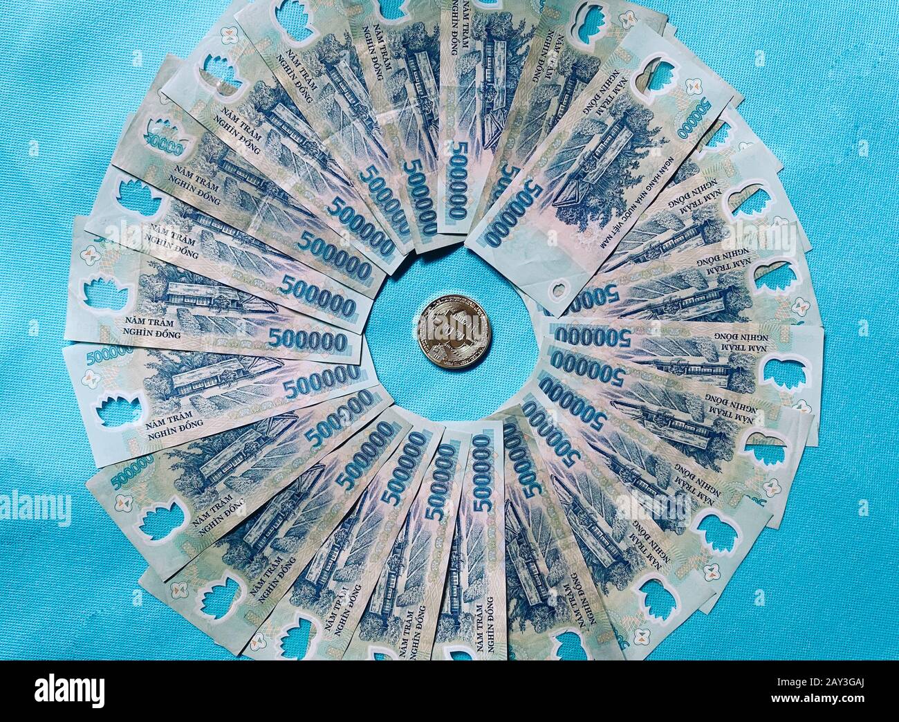 A golden bitcoin on Vietnamese billnotes (500,000 VND) background Stock  Photo - Alamy