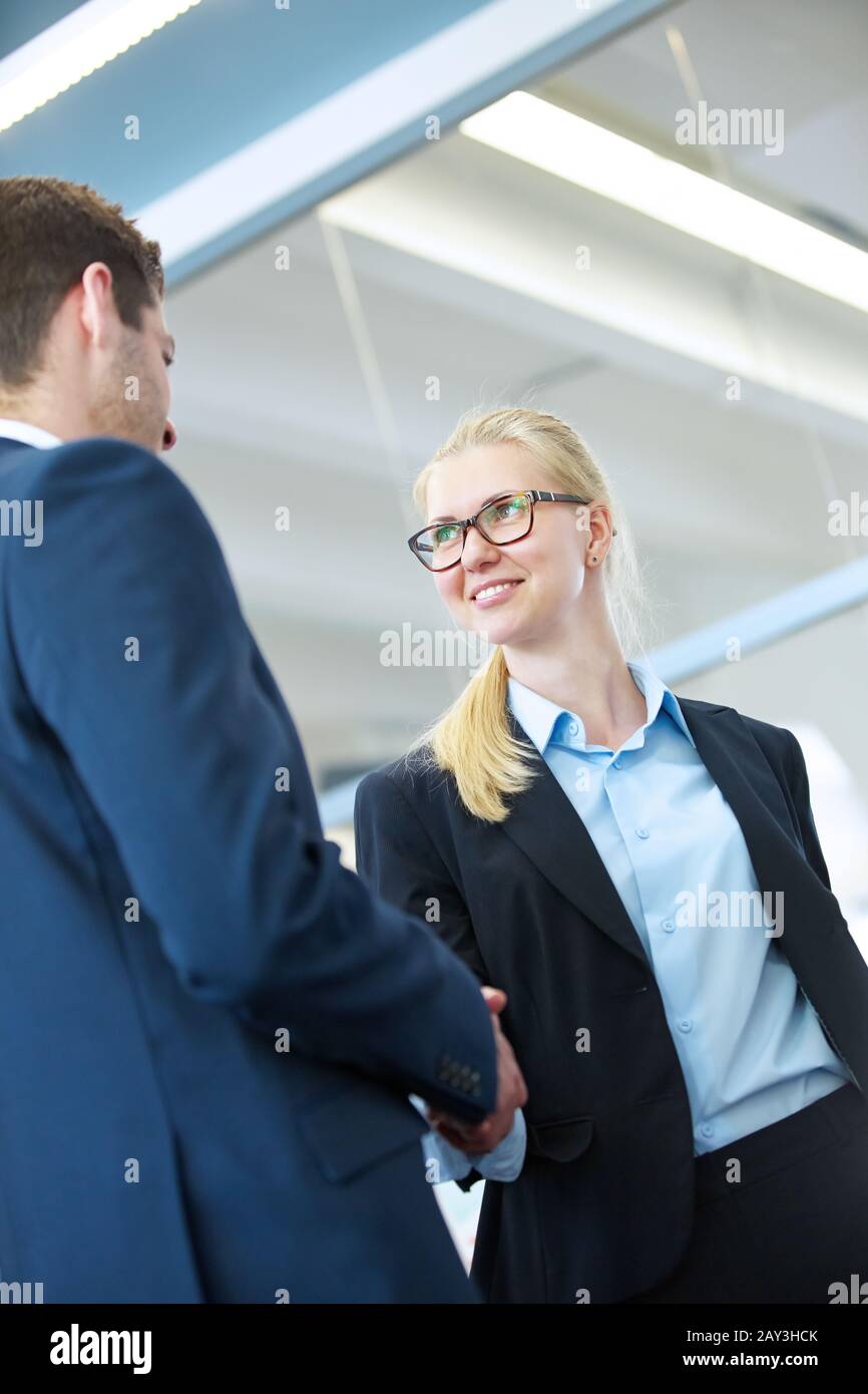 Business woman hand shake hi-res stock photography and images - Alamy