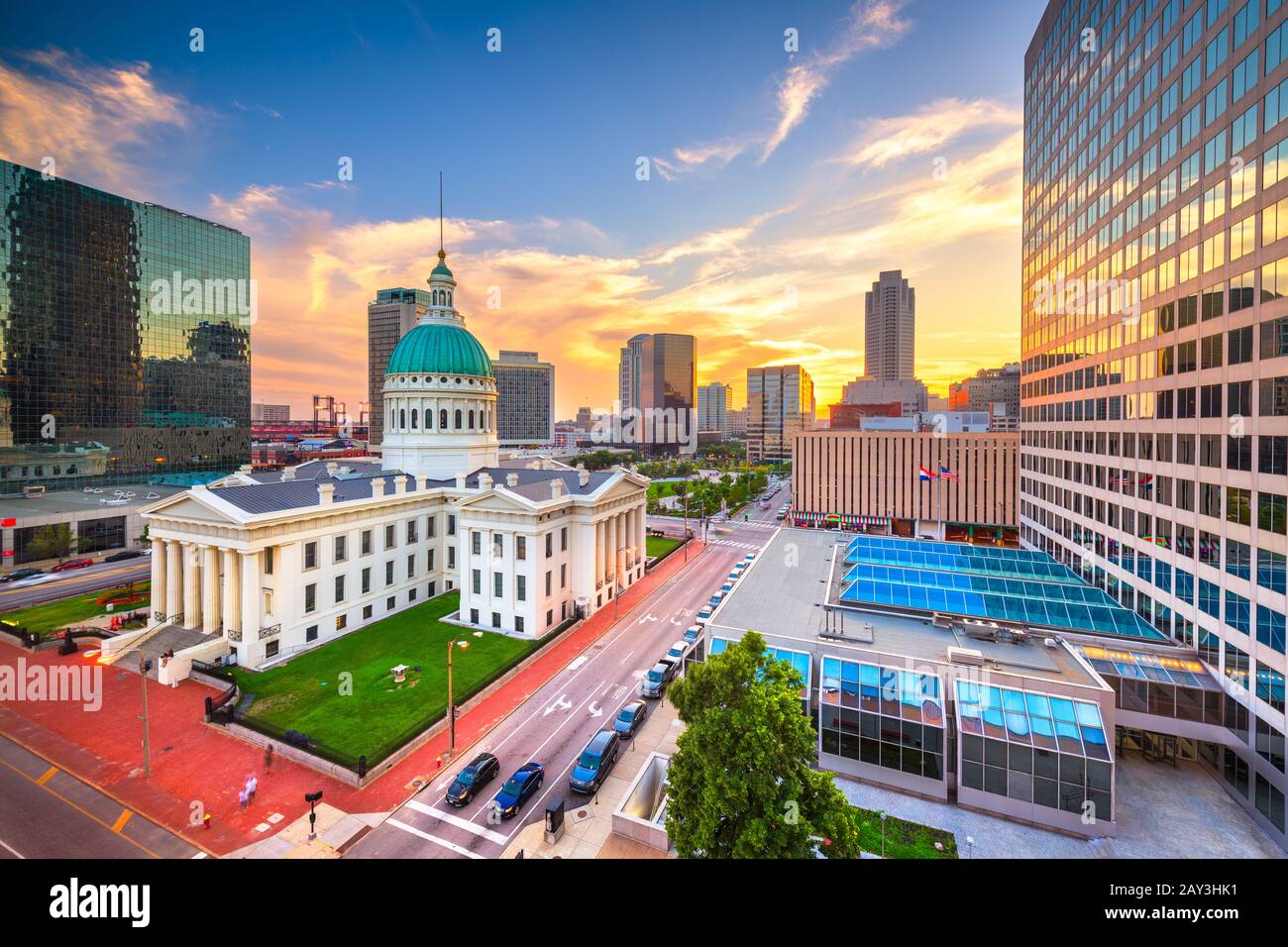 St. Louis, Missouri, USA downtown cityscape with the old courthouse at dusk. Stock Photo