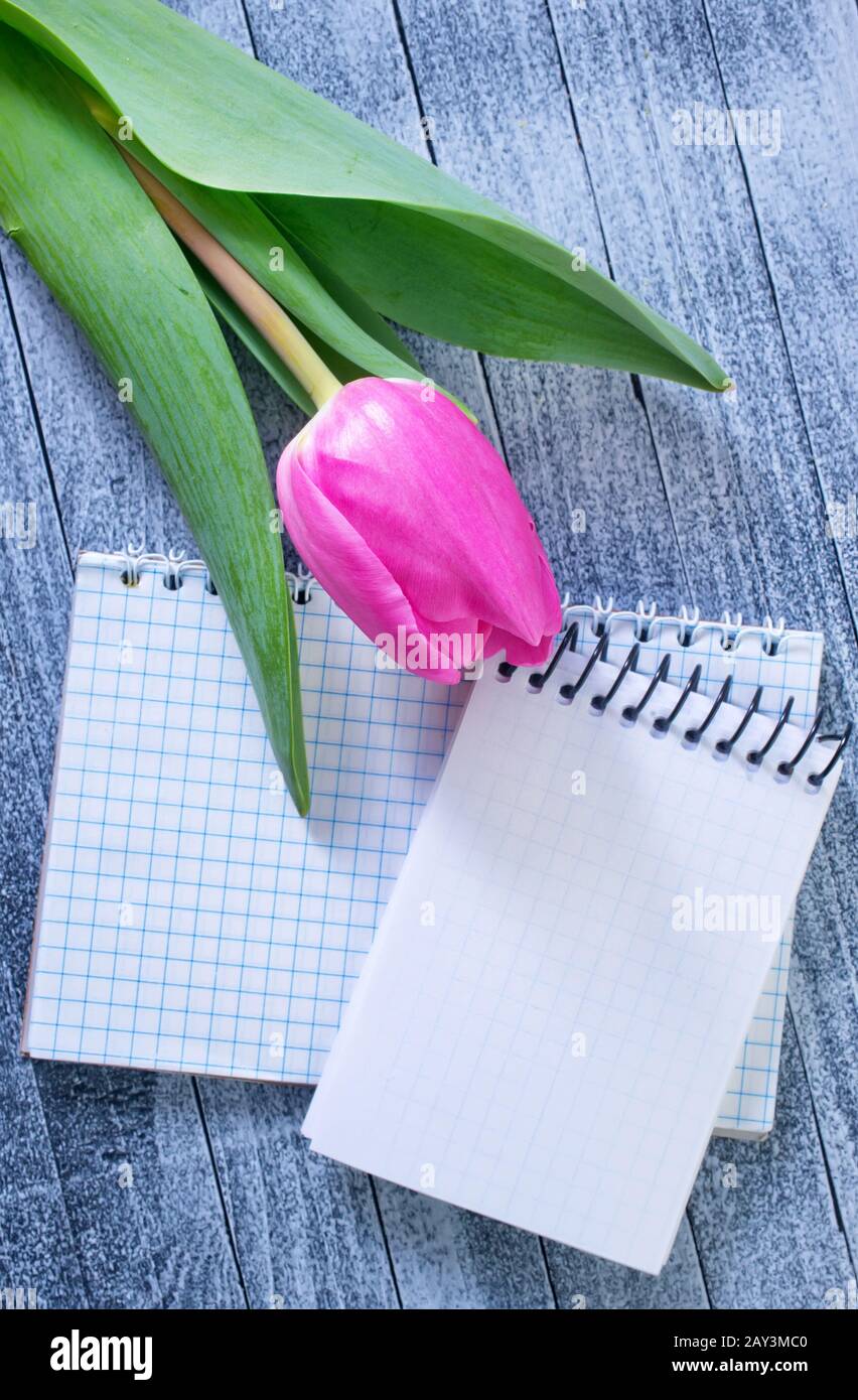 flowers and note Stock Photo Alamy