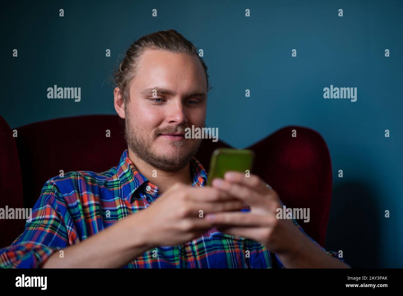 Man indoors using telephone smiling hi-res stock photography and images ...