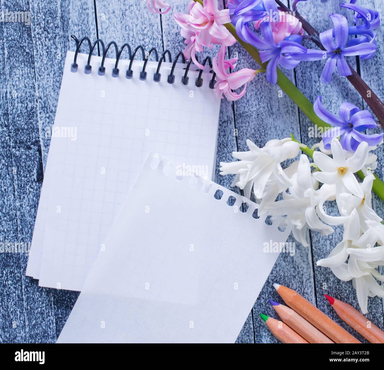 flowers and note Stock Photo - Alamy