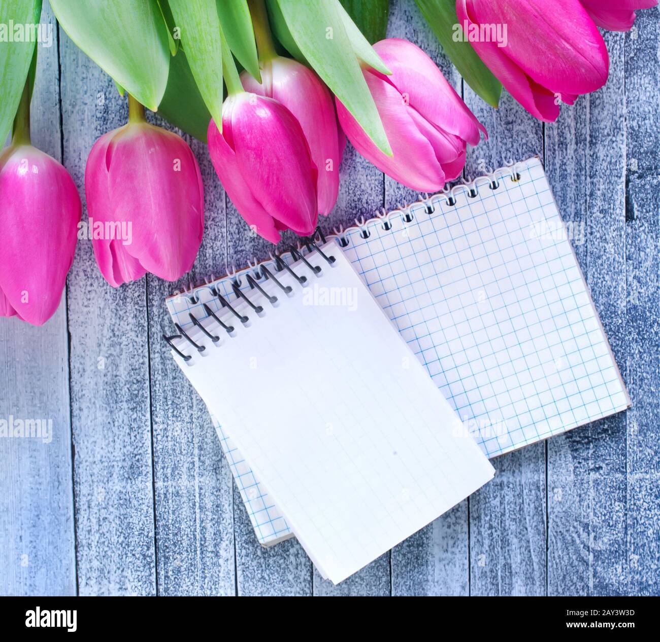 flowers and note Stock Photo Alamy