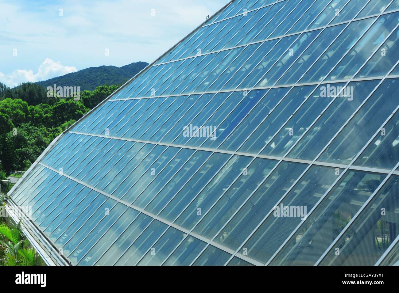 Steel construction detail glass roof hi-res stock photography and