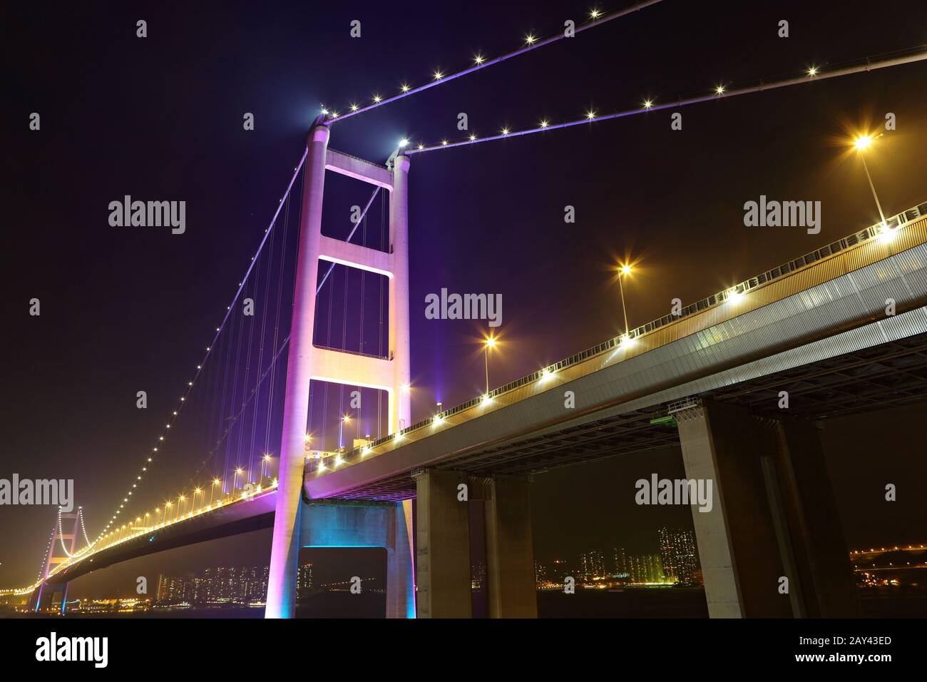Night bridge scene hi-res stock photography and images - Alamy