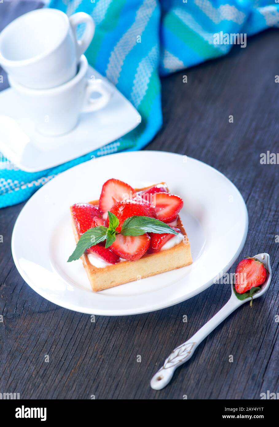 cake with strawberry Stock Photo - Alamy
