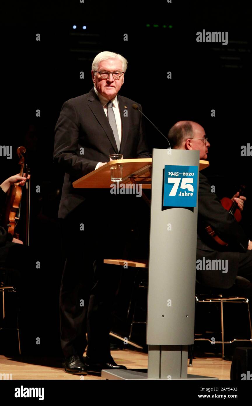 Dresden, Germany. 13th Feb, 2020. Frank-Walter Steinmeier at the commemoration ceremony for the 75th anniversary of the destruction of Dresden in the Second World War in the Kulturpalast. Dresden, February 13th, 2020 | usage worldwide Credit: dpa/Alamy Live News Stock Photo