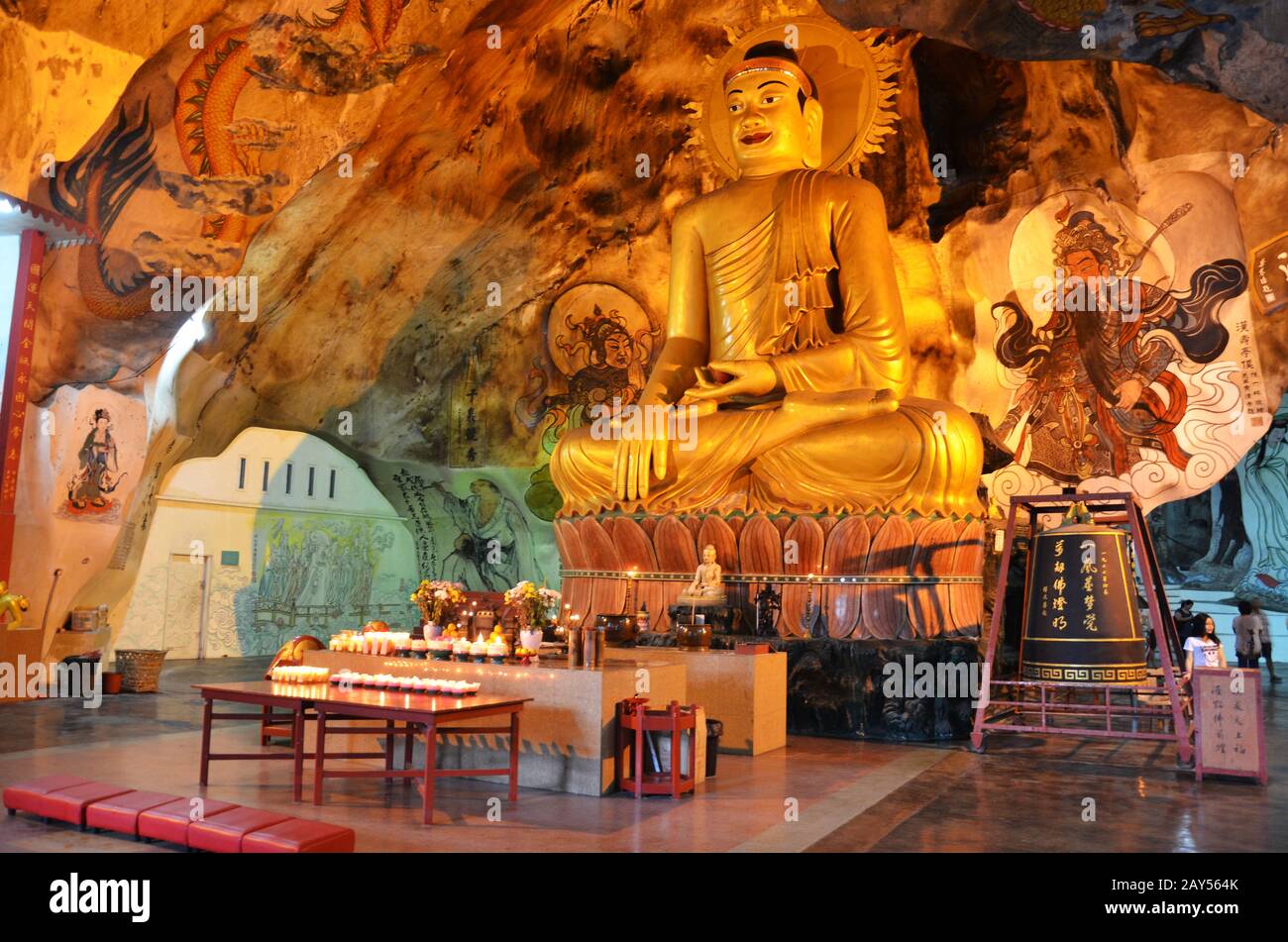 Taoism temple workship hi-res stock photography and images - Alamy