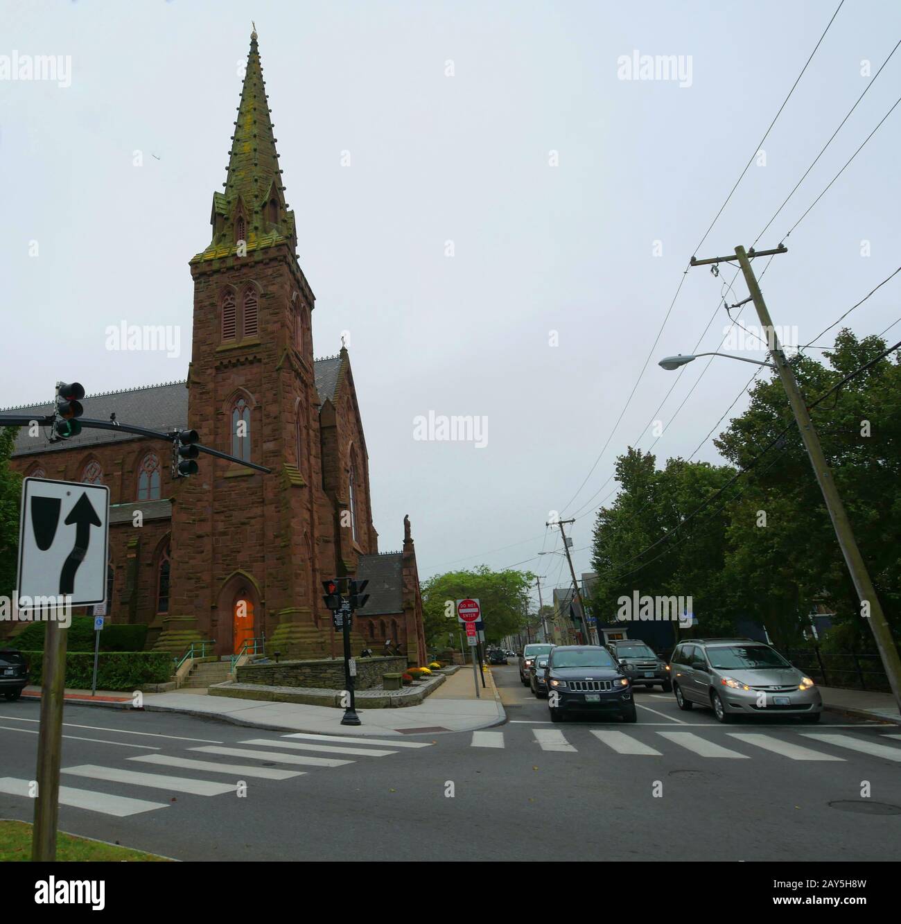 Newport, Rhode Island-September 2017: Street view with the St. Mary's Church in Newport where former US president John F. Kennedy married Jacqqueline Stock Photo