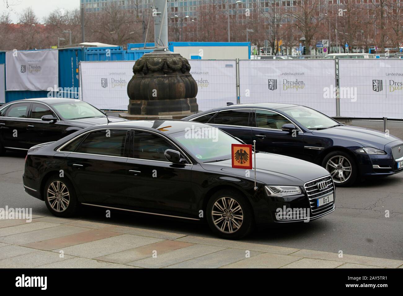 Dienstwagen 0 1 Bundesprasident Steinmeier In Dresden Stock Photo Alamy