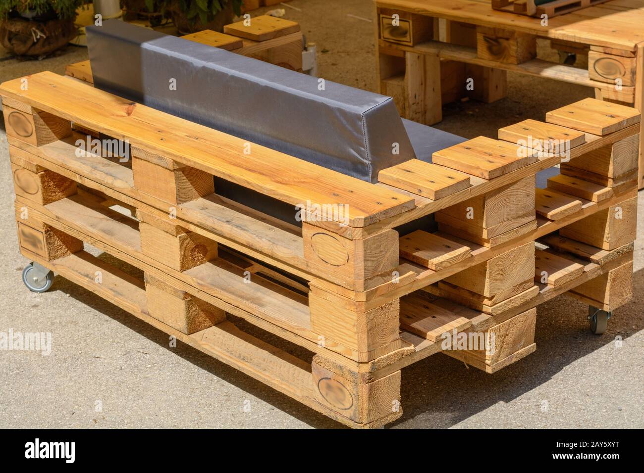 Solid wood furniture made from Euro pallets - Upcycling Möbel Stock Photo
