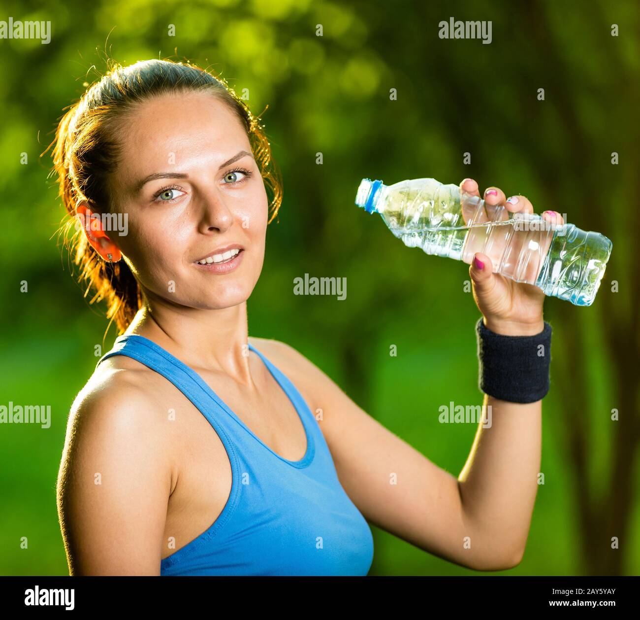 Young woman drinking water after fitness exercise Stock Photo Alamy