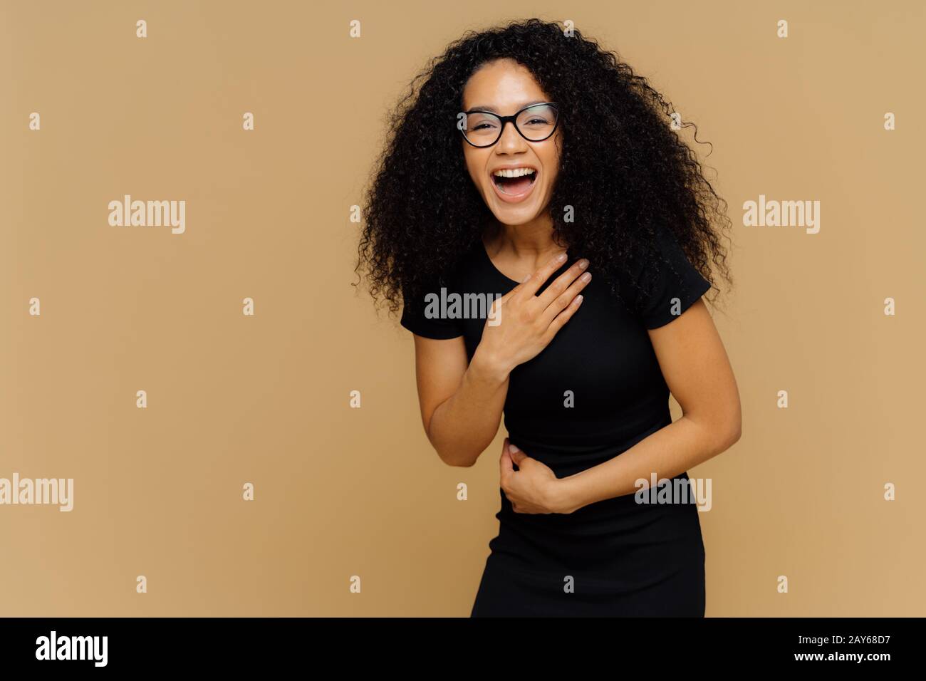 Dark skinned model hi-res stock photography and images - Alamy
