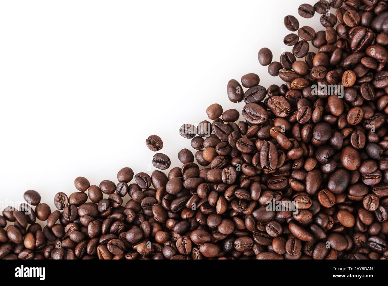 Roasted coffee beans background Stock Photo - Alamy