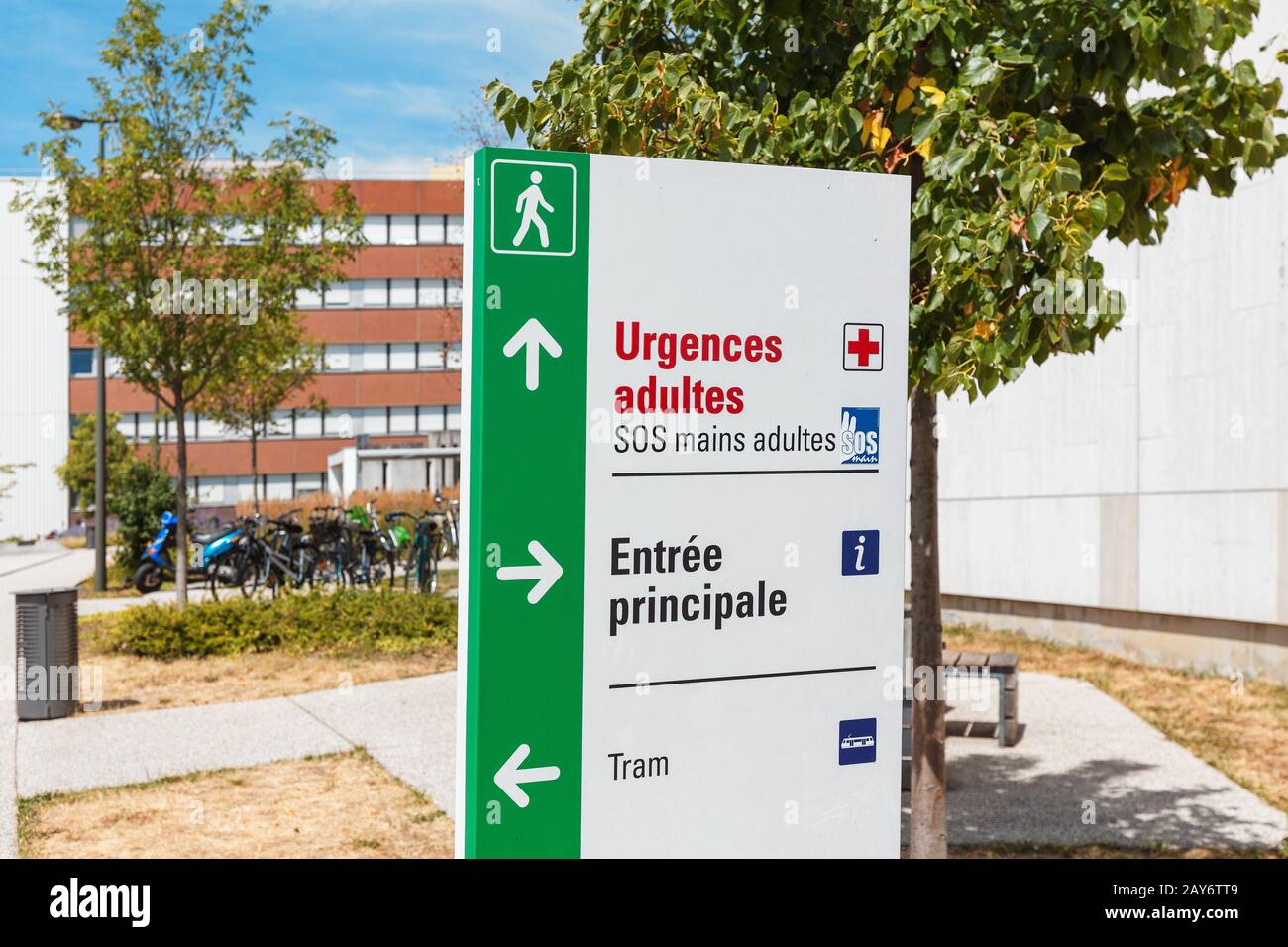 22 July 2019, Strasbourg, France: Hospital and emergency services signpost in Strasbourg Stock Photo