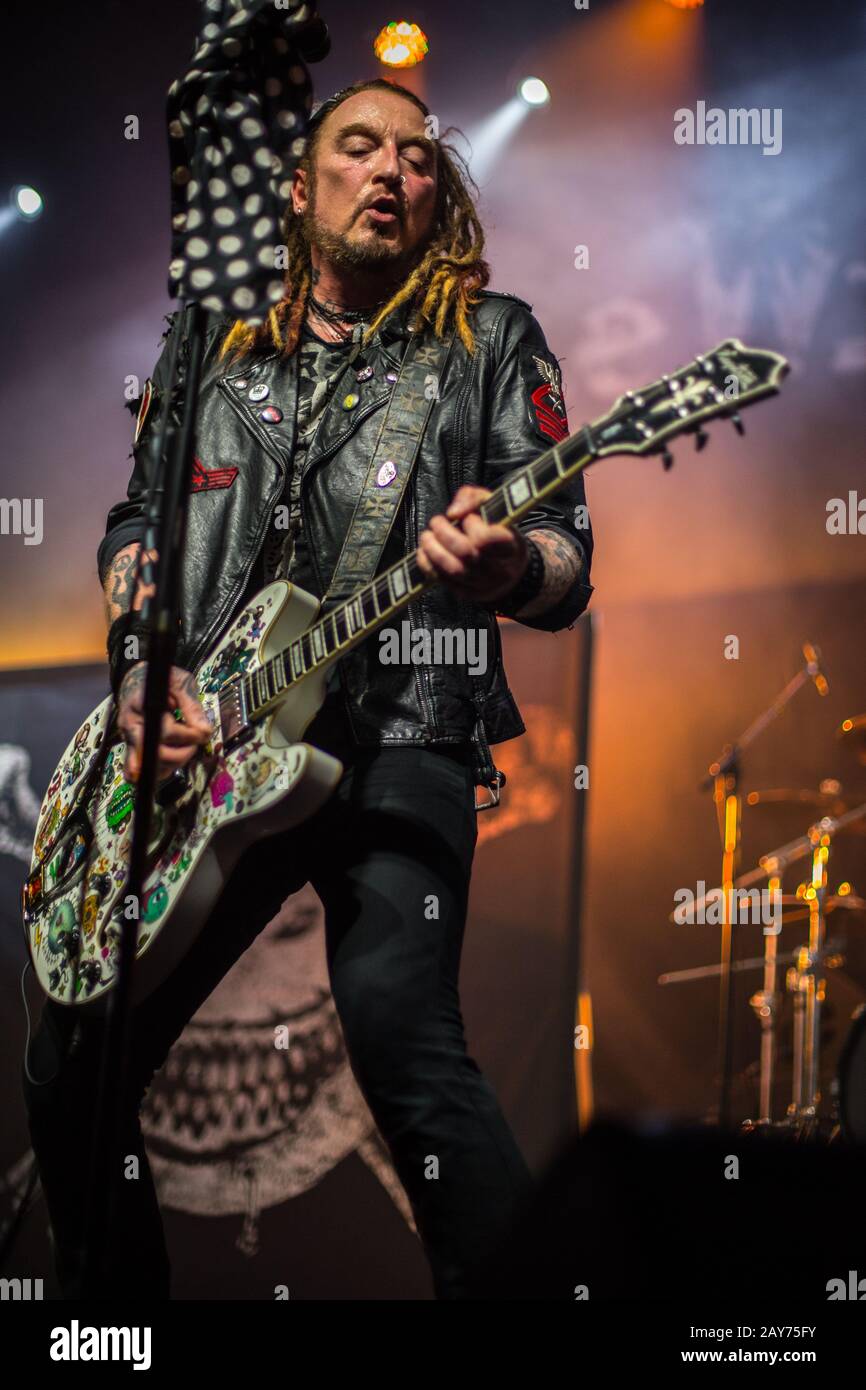 Ginger Wildheart, ca sĩ/tay guitar của ban nhạc Wildhearts, biểu diễn trực tiếp tại O2 Ritz Manchester, Anh, ngày 31 tháng 1 năm 2020. Ảnh chụp từ Alamy.